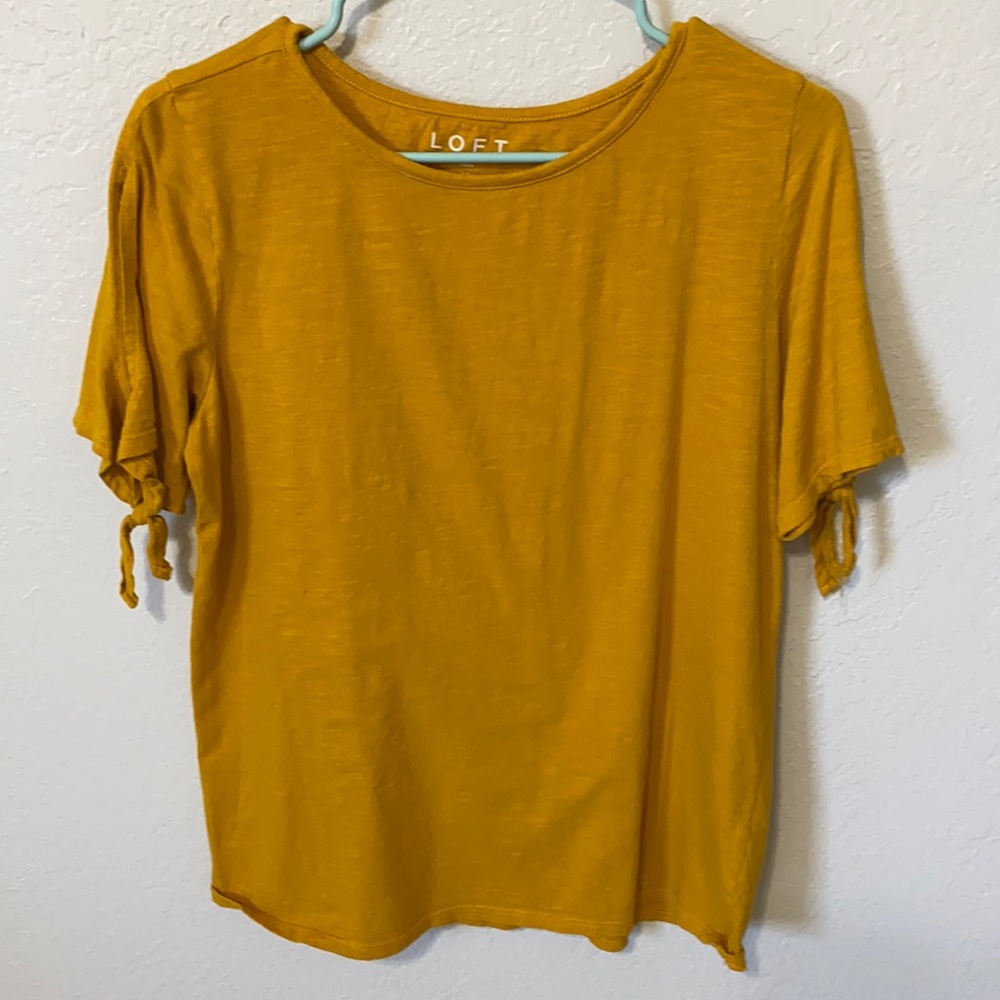 LOFT women’s knotted short sleeve shirt (Size M)